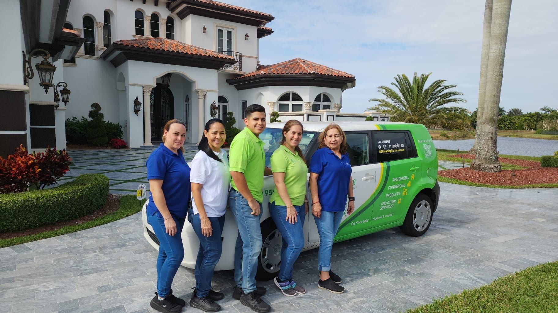 the team cleaning with vehicule 