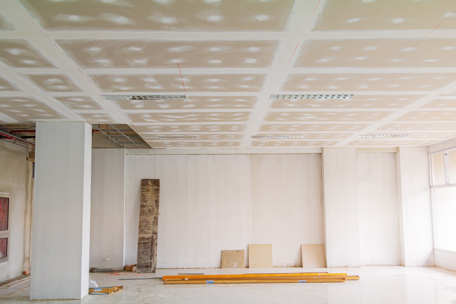 gypsum board ceiling structure and plaster mortar wall painted foundation white decorate interior room in building construction site